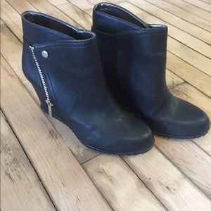 Kenneth Cole “Storm” ankle boots
